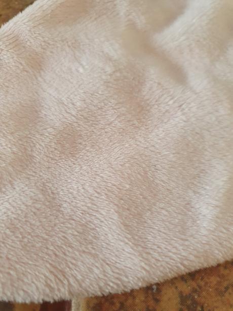 Nákrčník ružový, baby