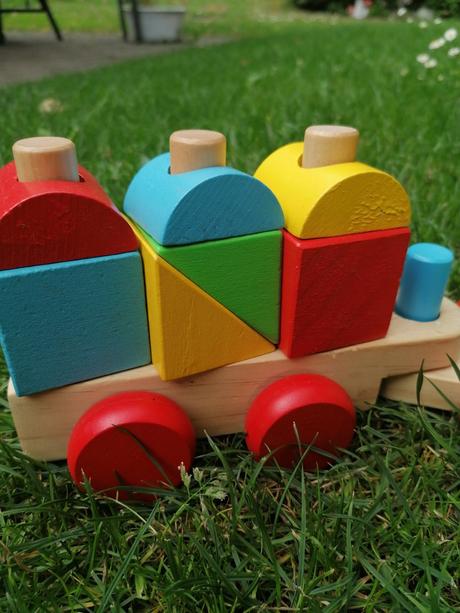 Drevený vláčik s nastrkovacimi kockami, 