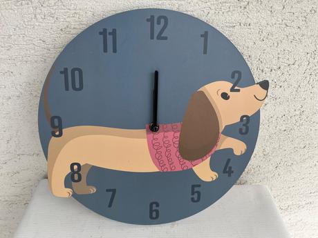 Hodiny zavesne so psom jazvecikom jazvecik,