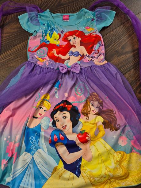 Šaty s rozprávkovými postavami, disney,110