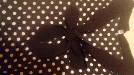 Bodkovana tenka bluzka s maslou, l