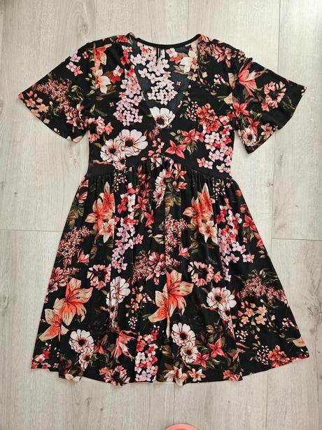 Čierne elastické kvietkované šaty housebrand m, m