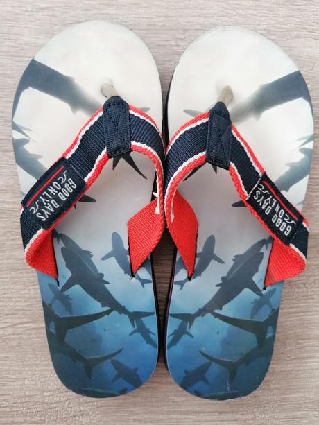 Dvoje šľapky, f&f,33