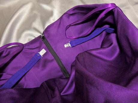 Kvalitné fialové spoločenské šaty, 40