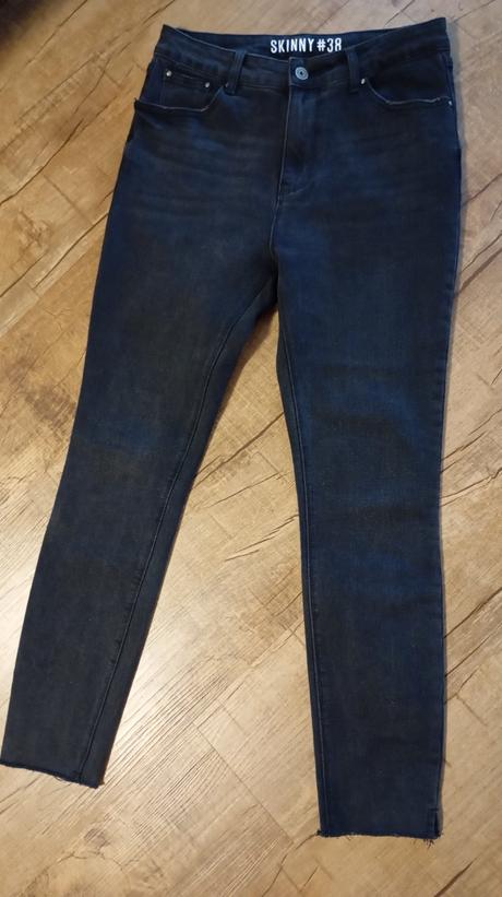 Čierne rifle, gate,38