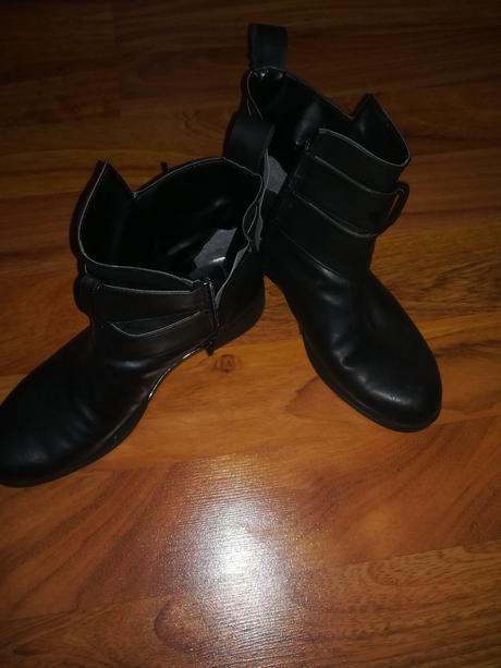 Štýlové kotníkové čierne čižmičky, 40