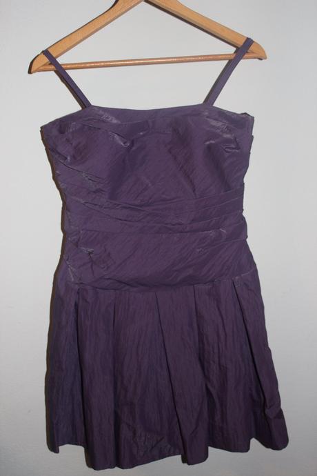 Fialové šaty na ramienka, m