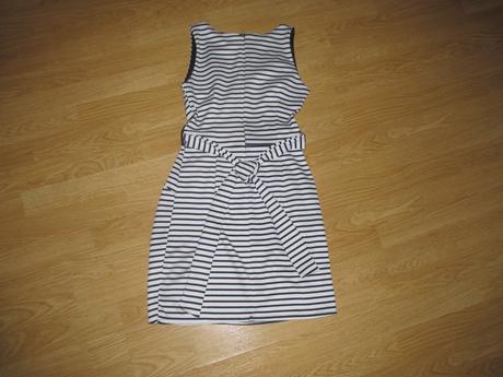 Bielo tmavo modré pásikované šaty v. s, s