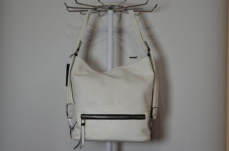 Biela kabelka-kabelkoruksak, 