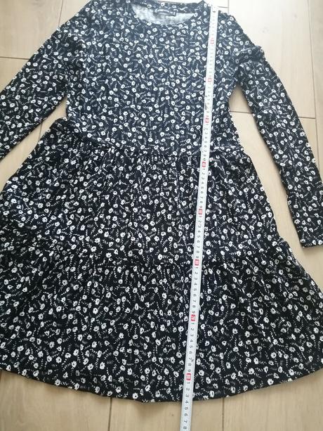 Šaty s drobnými kvietkami čiernobiele, fishbone,xs