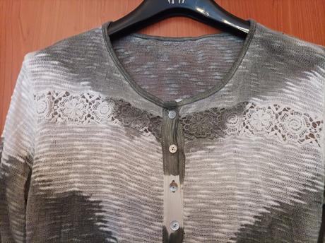 Predám bielo-zelený pásikavý pulóver, 46