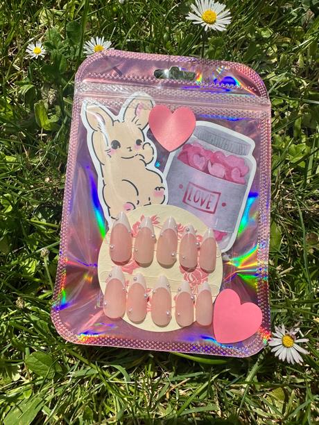 Nové umelé nechty s perličkami, 