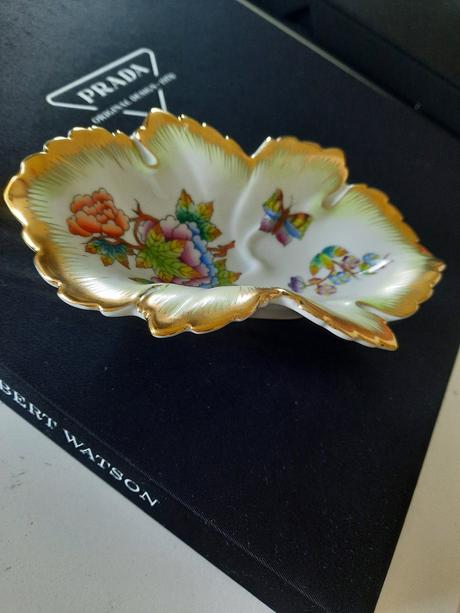 Herend porcelánový list, 