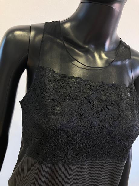 Dámske rebrované tričko s tylom a čipkou, m