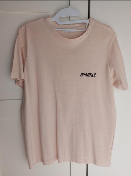 Ružové tričko s napisom na chrbte, gate,s