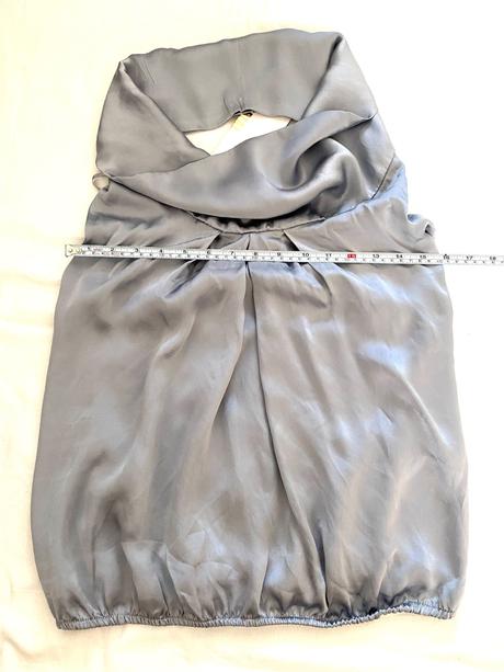 Hodvábna blúzka s otvoreným chrbtom, m