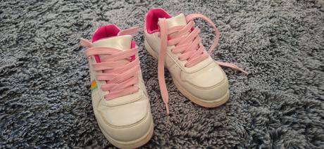 Tenisky hello kitty, 31