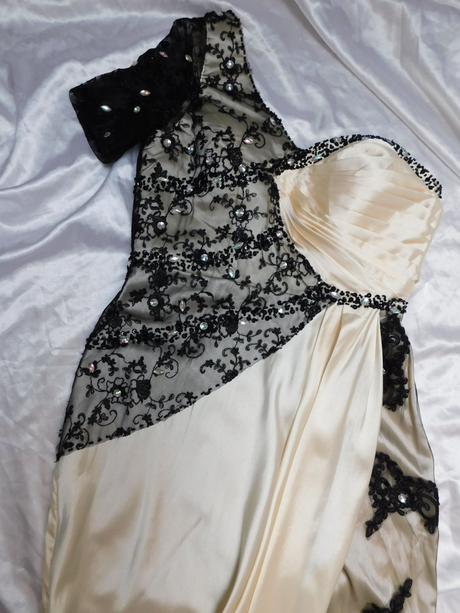 Velmi pekne spolocenske saty, 38