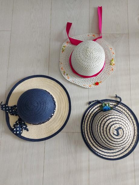 Letné klobúky, 104