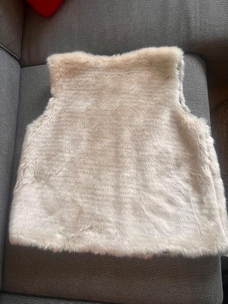 Kožušinková vesta, tchibo,176