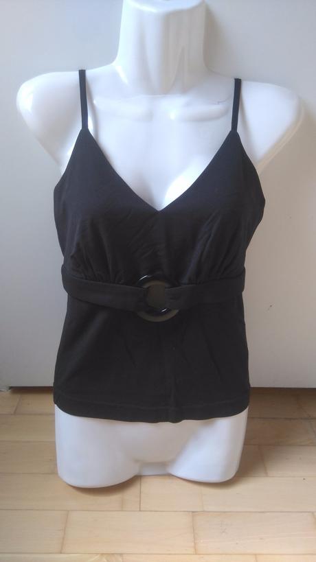 Zaujímavý čierny top , s