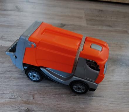 Smetiarske autíčko,