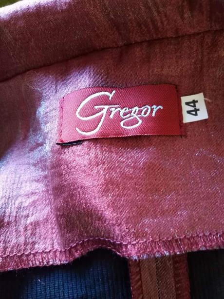 Spolocenske saty, 44