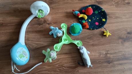 Vibračné kresielko a kolotoč fisher price, 