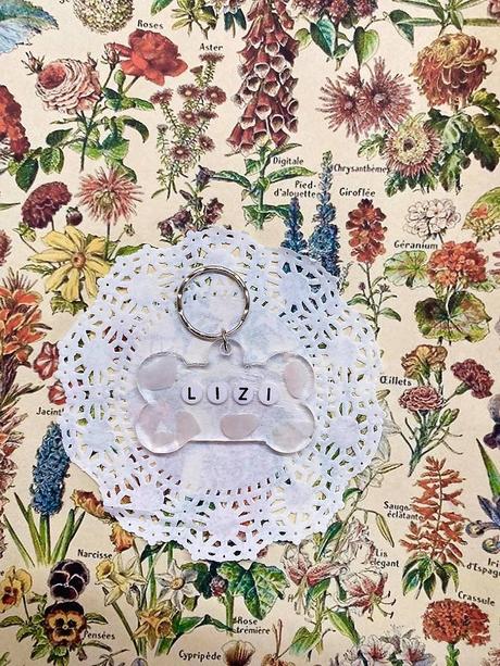 Kľúčenka s príveskom zo živice, 