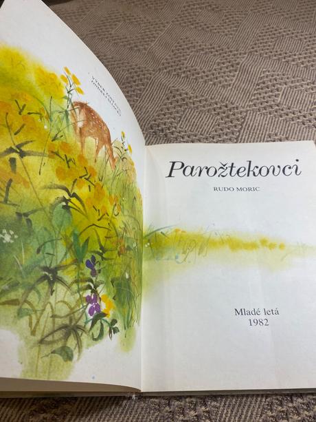 Krásna stará retro kniha parožtekovci rudo moric,