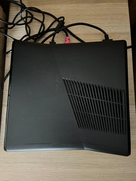 Xbox 360 + 4 originálne ovládače + kinect + 33hier, 