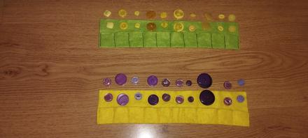 Vrecúšková aktivita - triedenie gombíkov, 