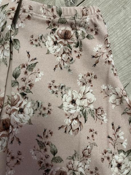 Súpravička s volánikmi, 128