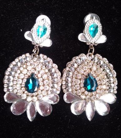 Naušnice so zeleným sklíčko, 