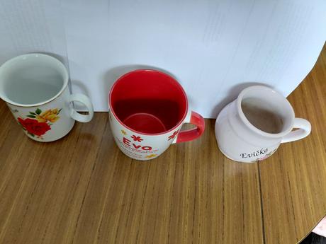 Hrnčeky s menom eva, 