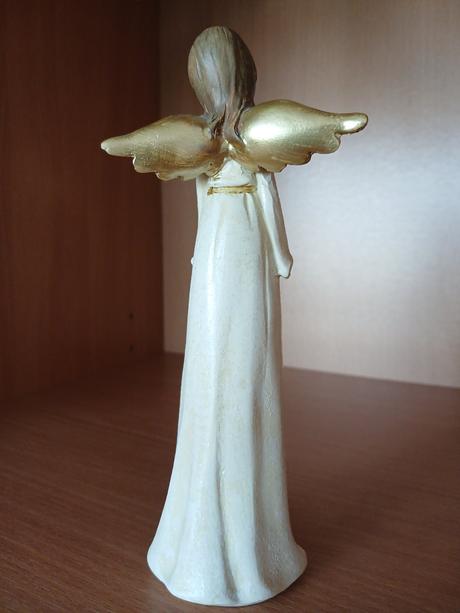 Anjelka so srdiečkom v náručí 18,5 cm,