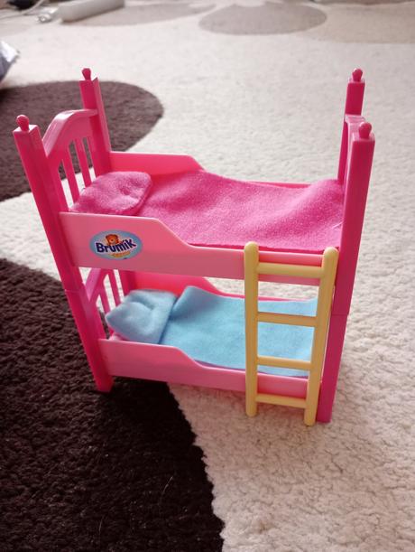 Posteľ pre malé bábiky,