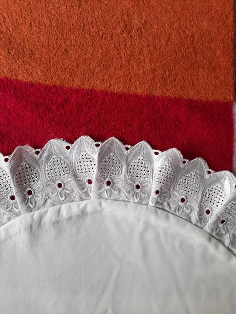 Zavinovačka bez výplne - 124 x 33 cm + 5 cm čipka, 