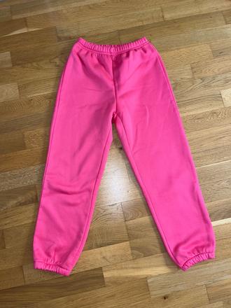 Rúžové tepláky, 164