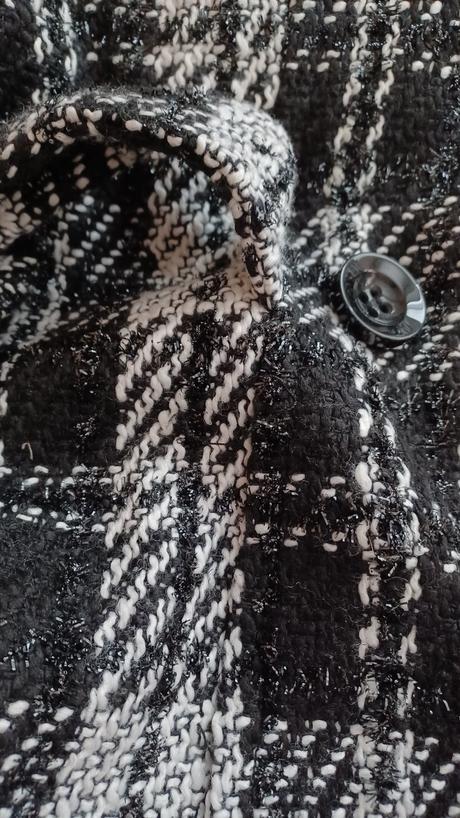 Čierno-biely krátky prechodný kabát, l