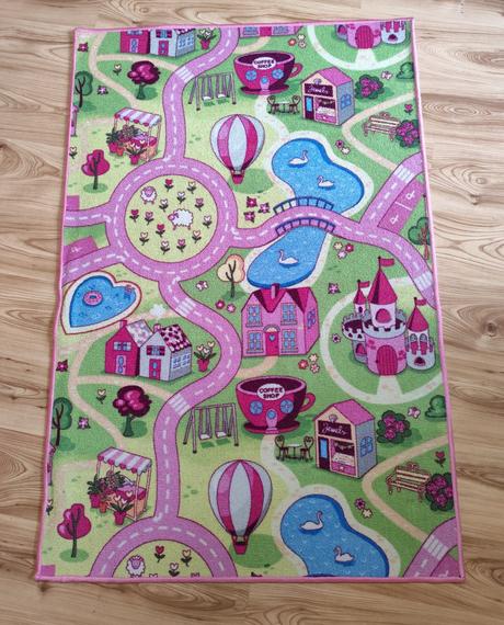Detský koberec - ružové mesto,