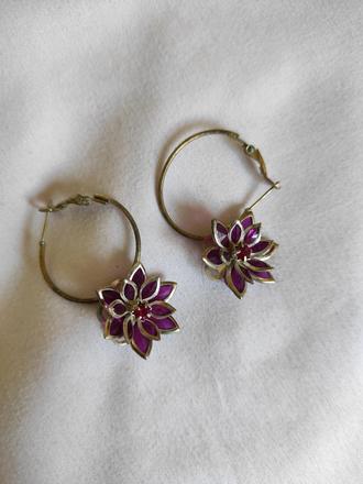 Zaujímavé kruhy s kvietkom,