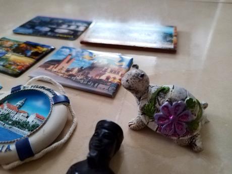 Magnetky a sošky z ciest, 