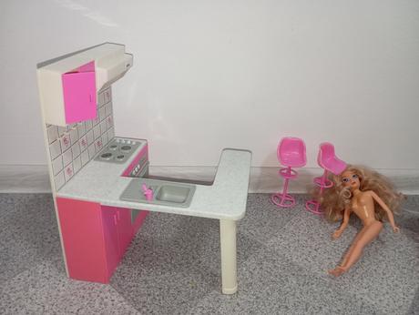 Barbie kuchyňa, barový pult, stoličky, riady, 