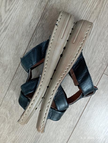Kožené šľapky (už s poštou), lasocki,35