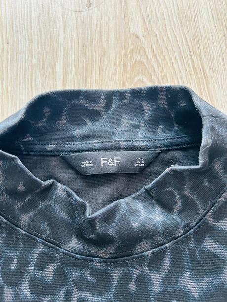 Krásny komplet nohavíc a mikiny značky f&f, f&f,m