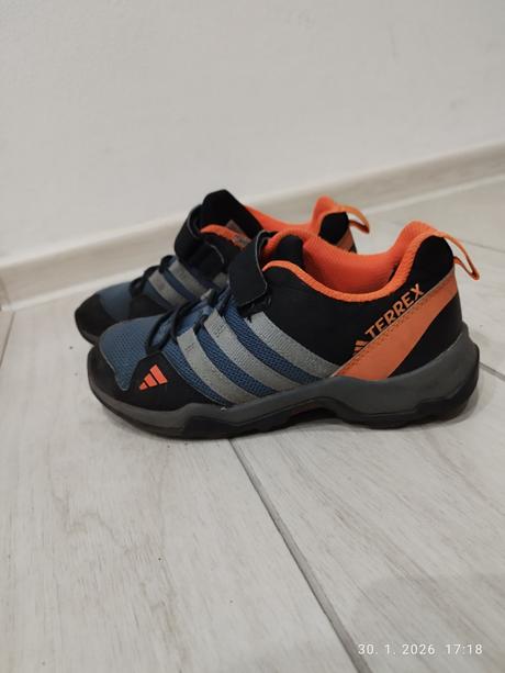 Botasky, adidas,32