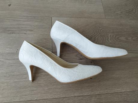 Svadobné lodičky, 40