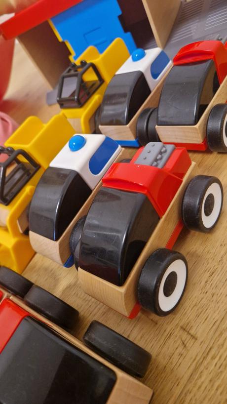 Garaz ikea lillabo plus auta, 