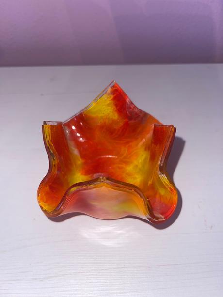 Dekoračný/ozdobný popolník z farebného skla, 